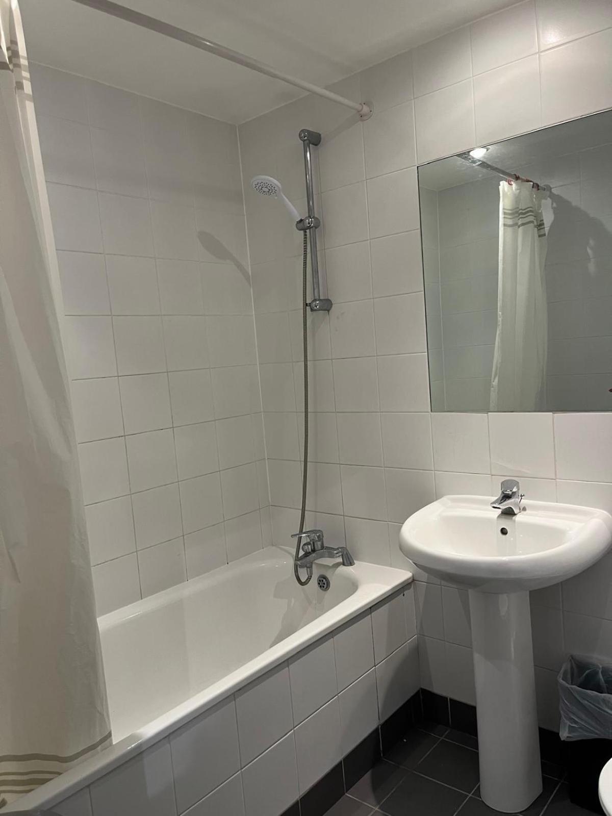2 Double Bedrooms Apartment Near Airport & Town ダブリン エクステリア 写真