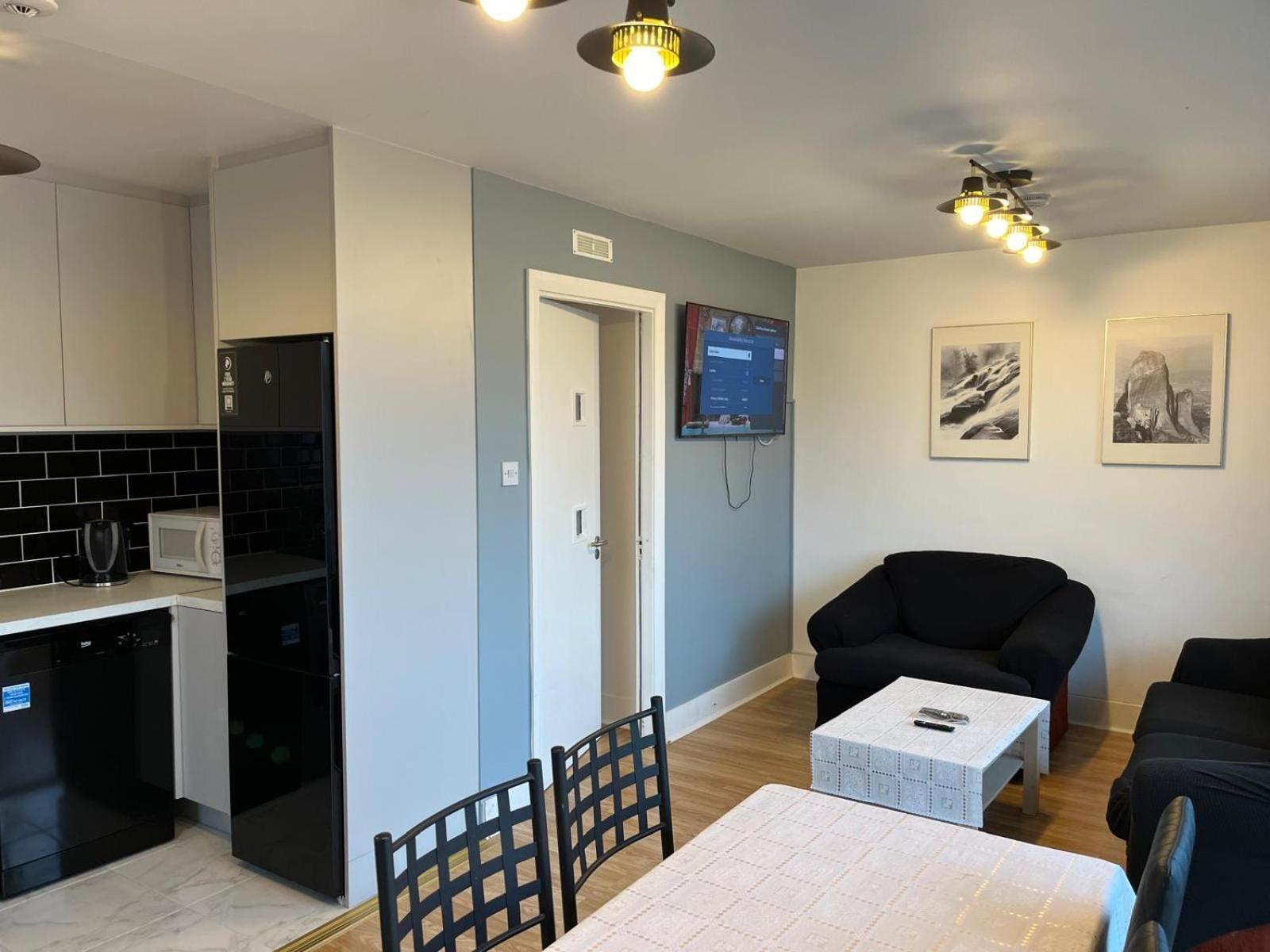 2 Double Bedrooms Apartment Near Airport & Town ダブリン エクステリア 写真